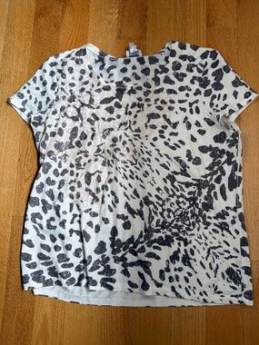Chico’s white leopard print tee - size xL (Chicos size 3)